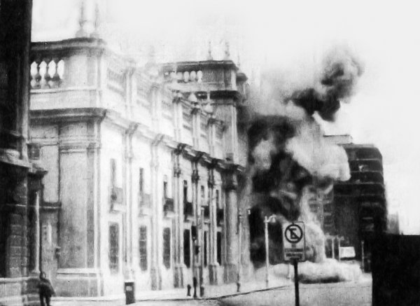Image: Air Force bombing of the Chilean presidential palace on September 11, 1973. From the Wikimedia Commons.